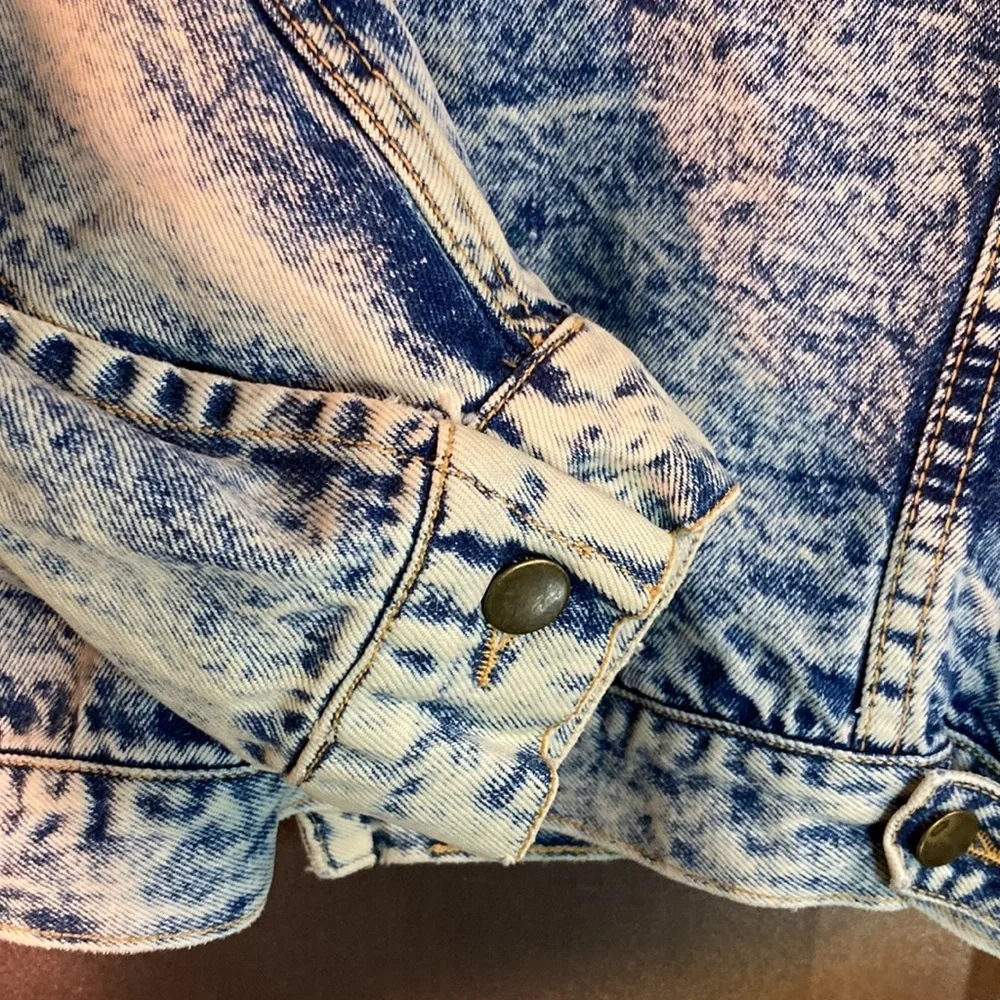 Vintage 1980’s “Adonie” blue‎ acid wash jean jacket. 52” chest 203